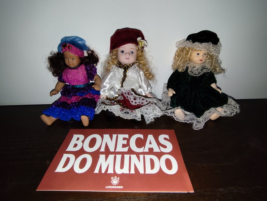 Coleção de bonecas do mundo em porcelana.