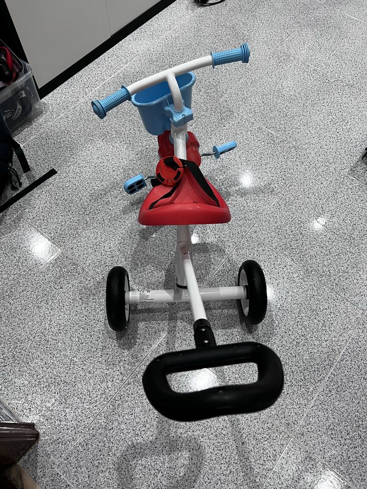 Bicicleta de tres rodas bebe
