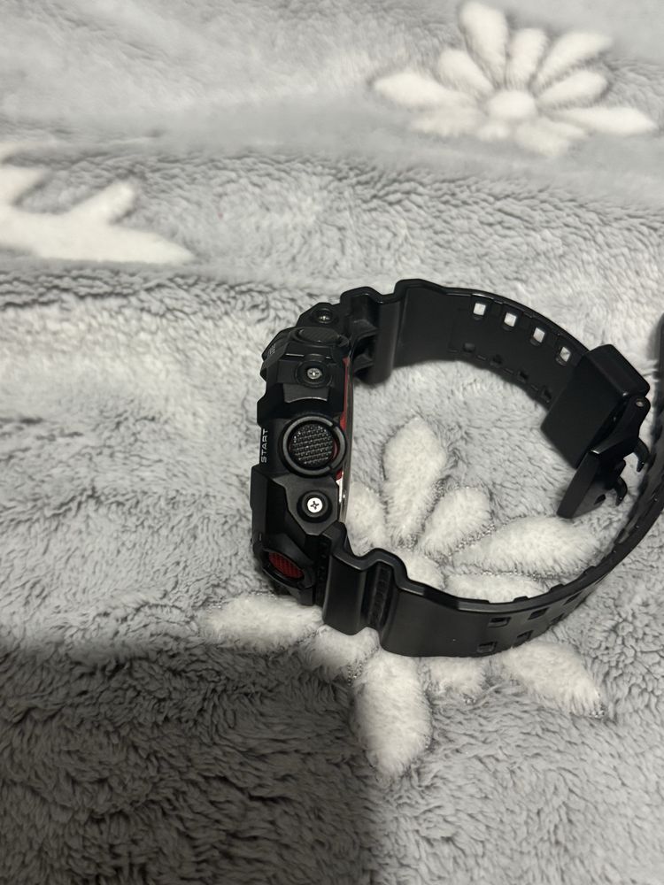 Casio G-Shock GA-700-1A – Jak Nowy! + Puszka & Dowód Zakupu