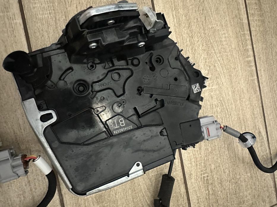 Замак двери Lexus NX