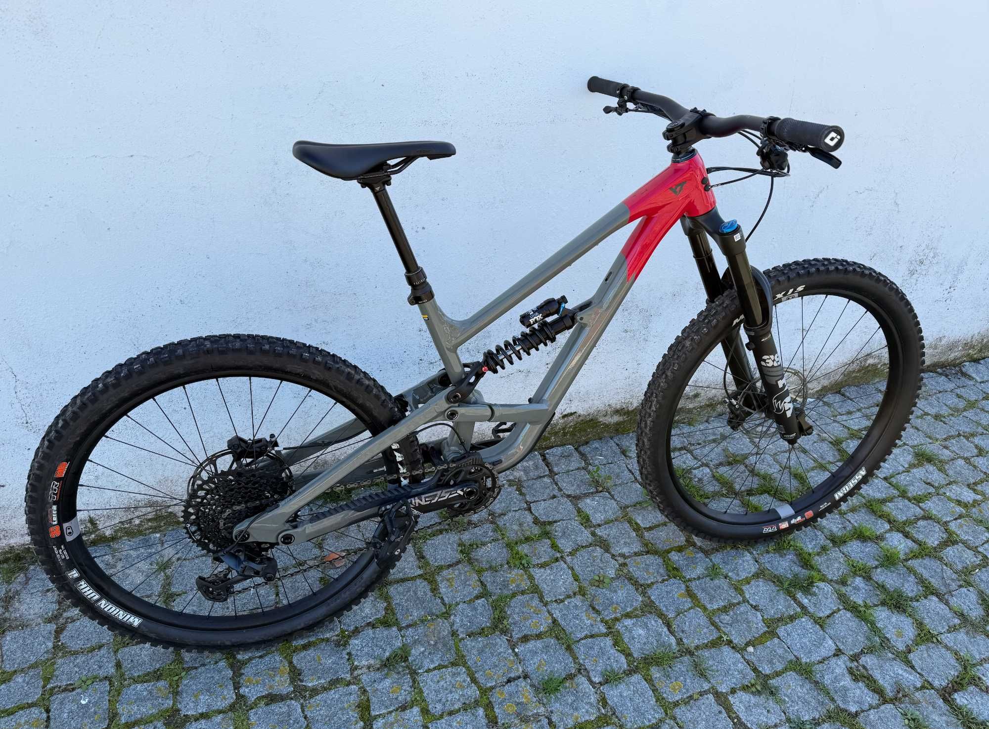 YT Capra MX UNCAGED 10 | Ashen Grey | M, 2023, em excelente estado