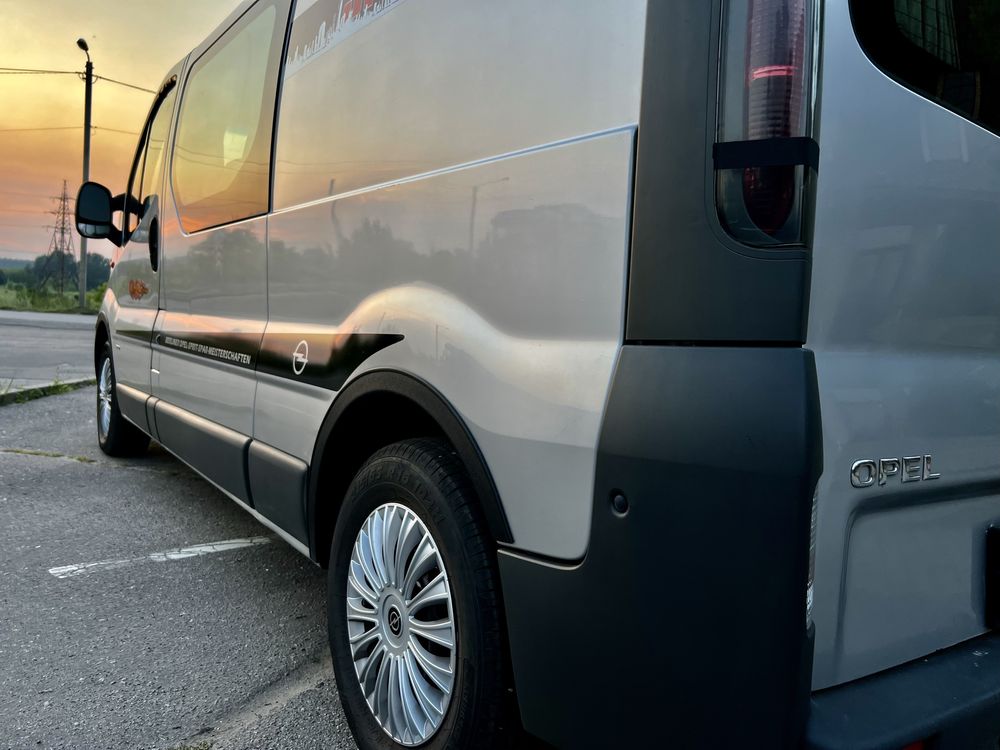 Opel Vivaro Long пассажир 6 мест , категория ..В..