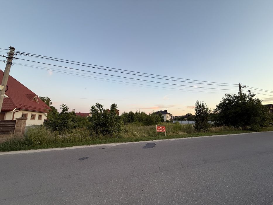 Продається 12 сотих в пригороді Тернополя.
