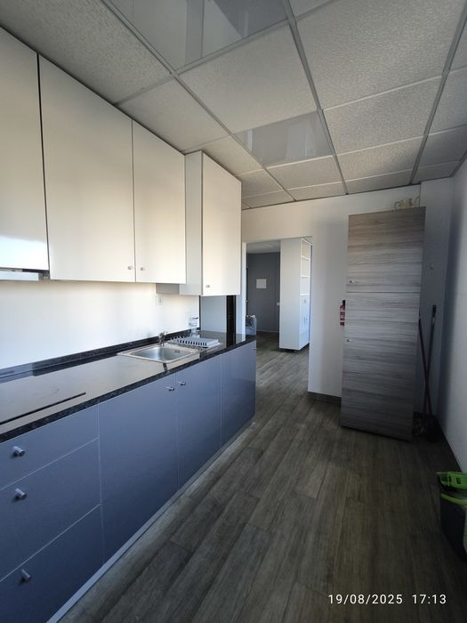 Estúdio Pontinha (Metro) Equipado e renovado