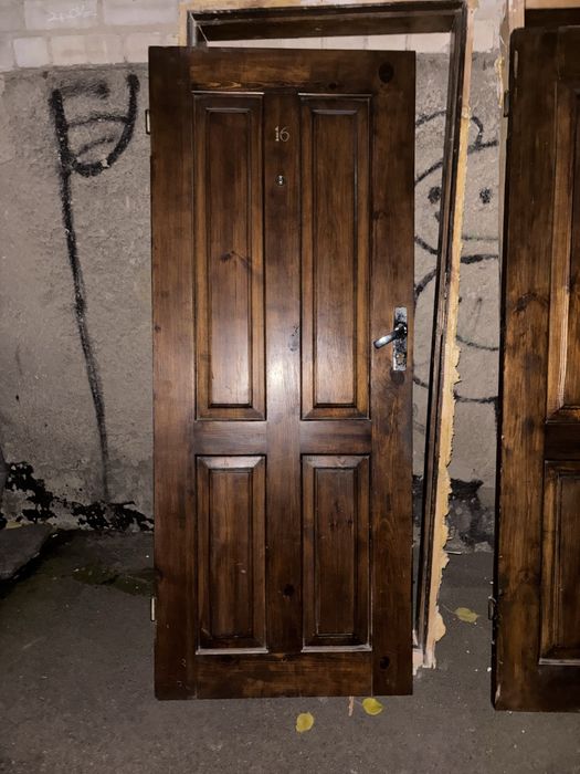 Продам вхідні деревʼяні двері