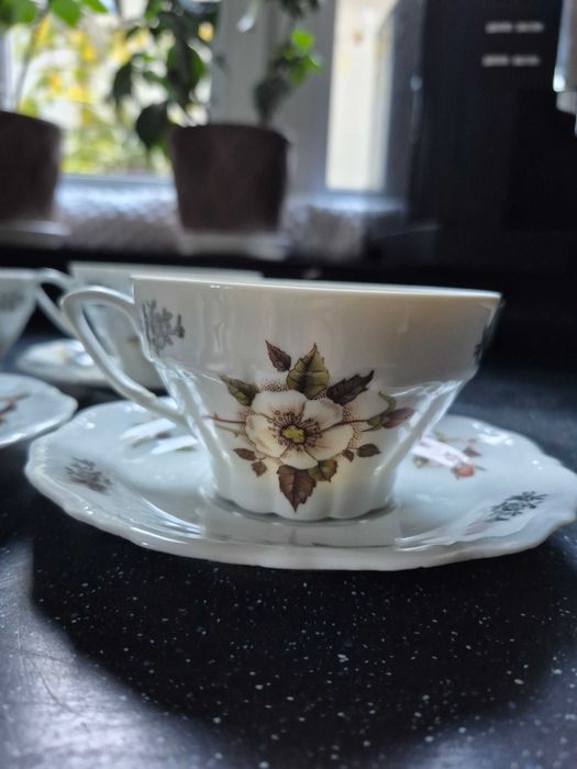 Bolesławiec Filiżanki porcelanowe ze spodeczkami