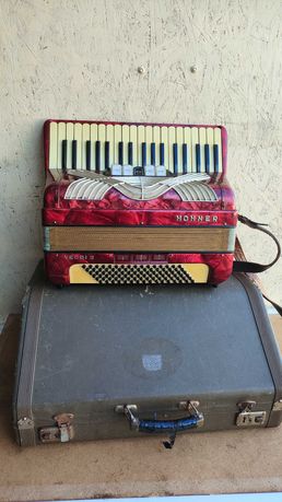 Oryginalny akordeon  klawiszowy Hohner VERDI 2 z futerałem, 96 basów