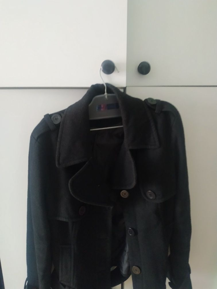 Czarny krutki płaszcz Vero Moda L
