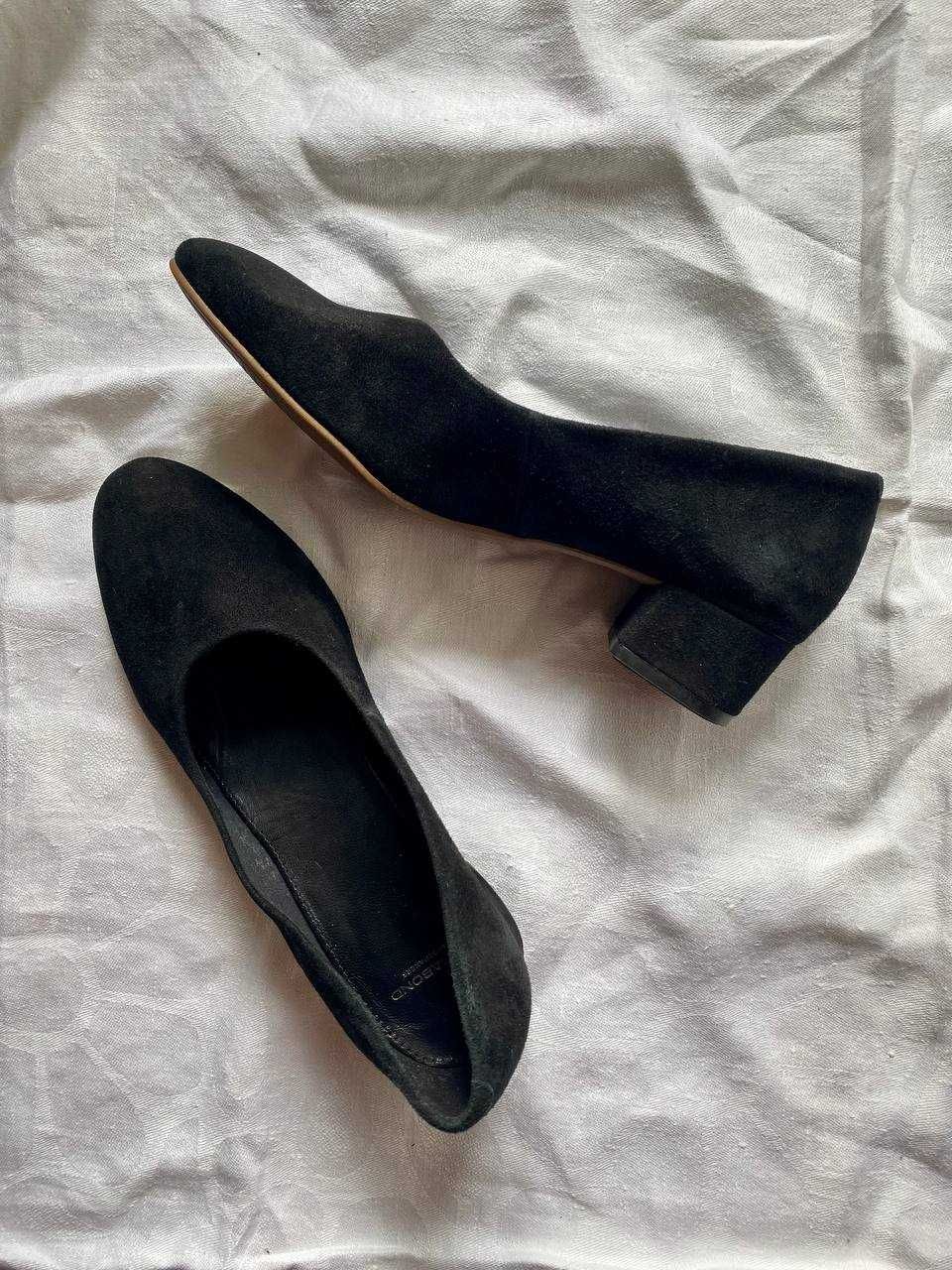 Чорні замшеві туфлі Vagabond