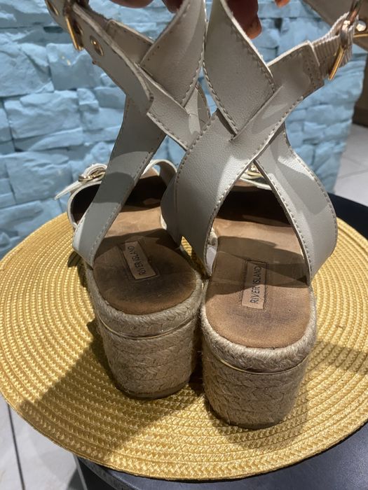 Sandały na platformie .