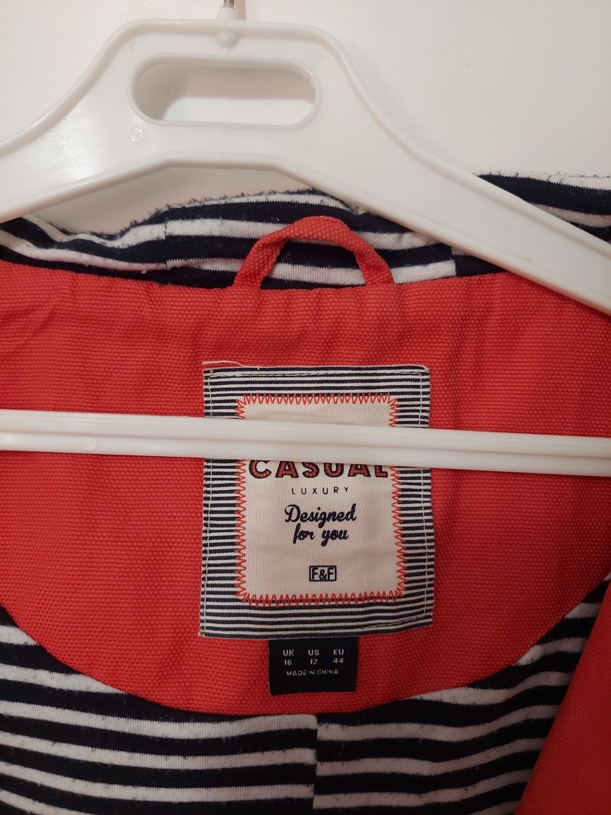 Kurtka przeciwdeszczowa lekka wiosenna czerwona, plus size EU 44