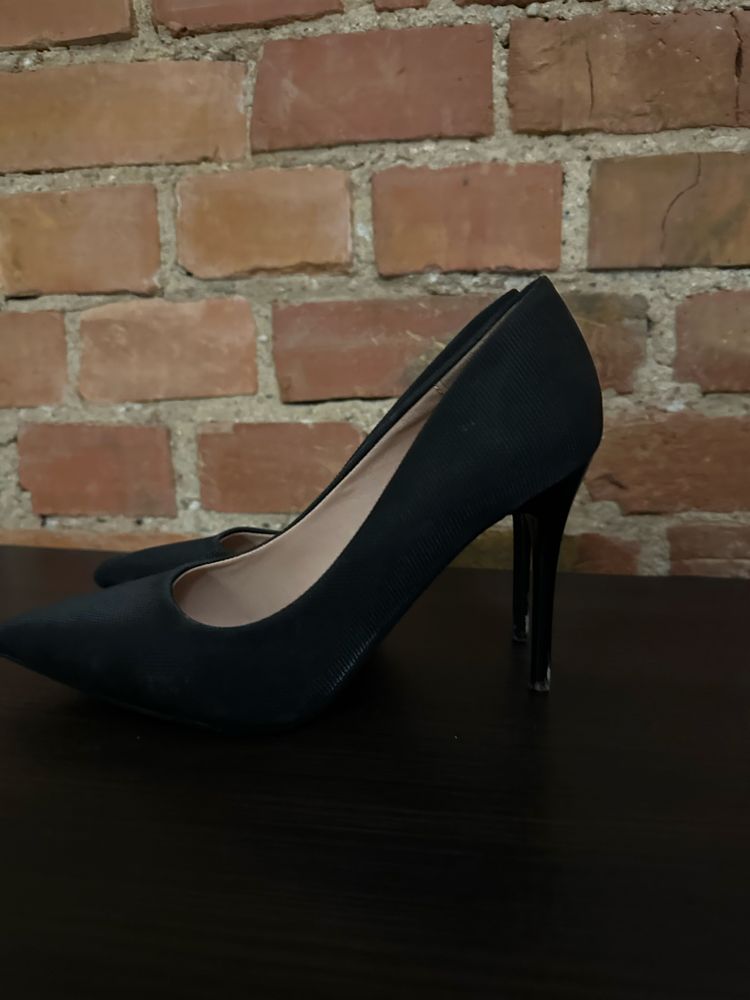 Buty na obcasie czarne