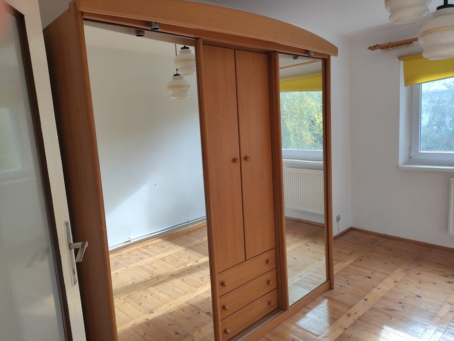 Szafa przesuwana z lustrami