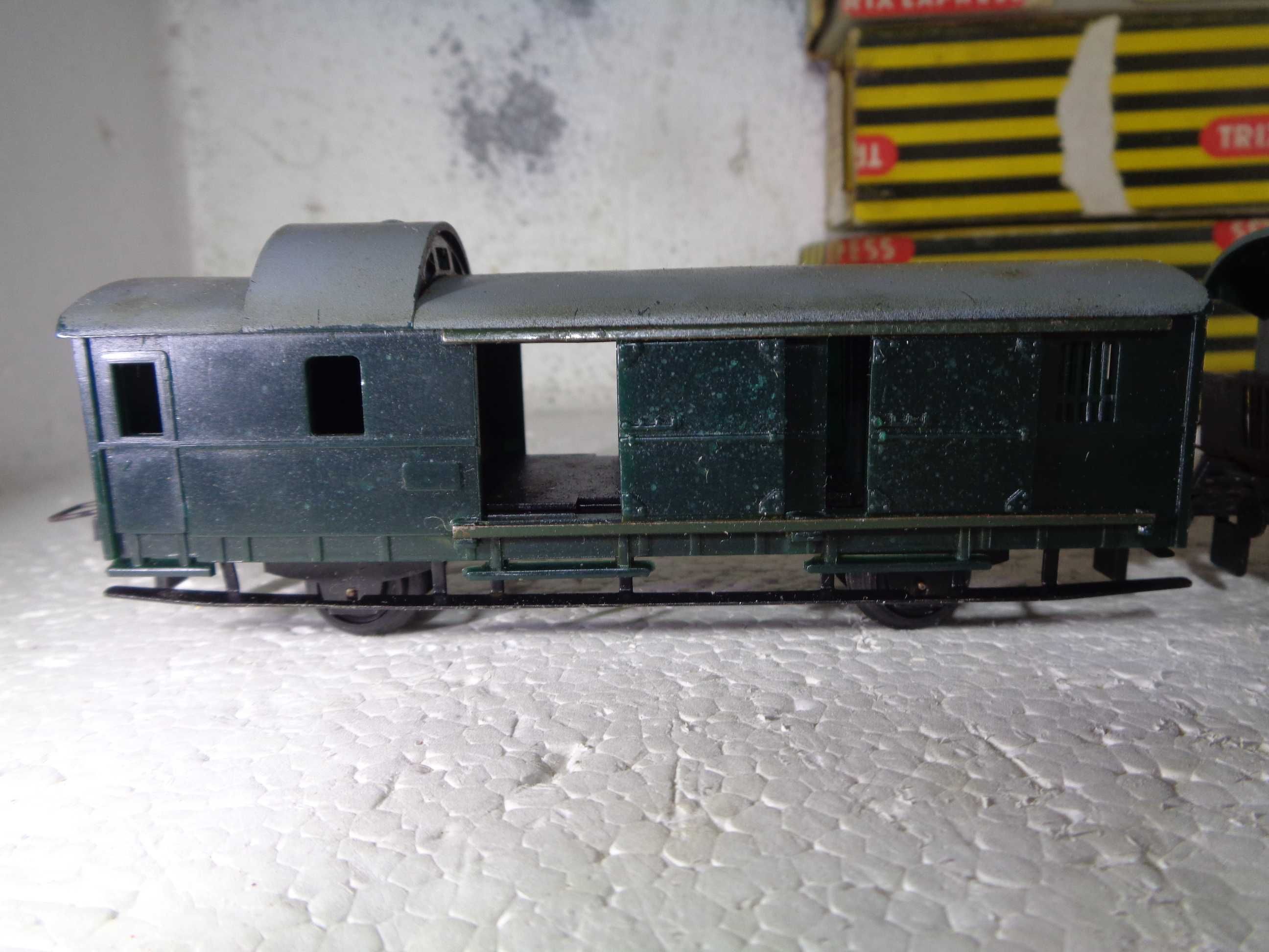 1:87 TRIX Lote de 3 carruagens de passageiros sistema antigo TRIX