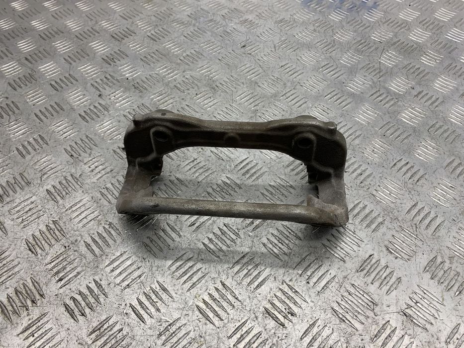 Скоба переднего правого суппорта A2054215400 для Mercedes Benz W205 C-