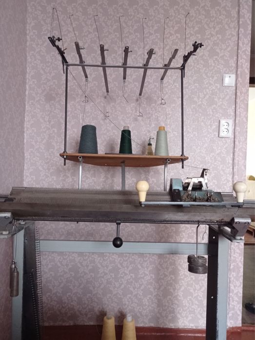 Продам  промышленная вязальная  машина 5класса