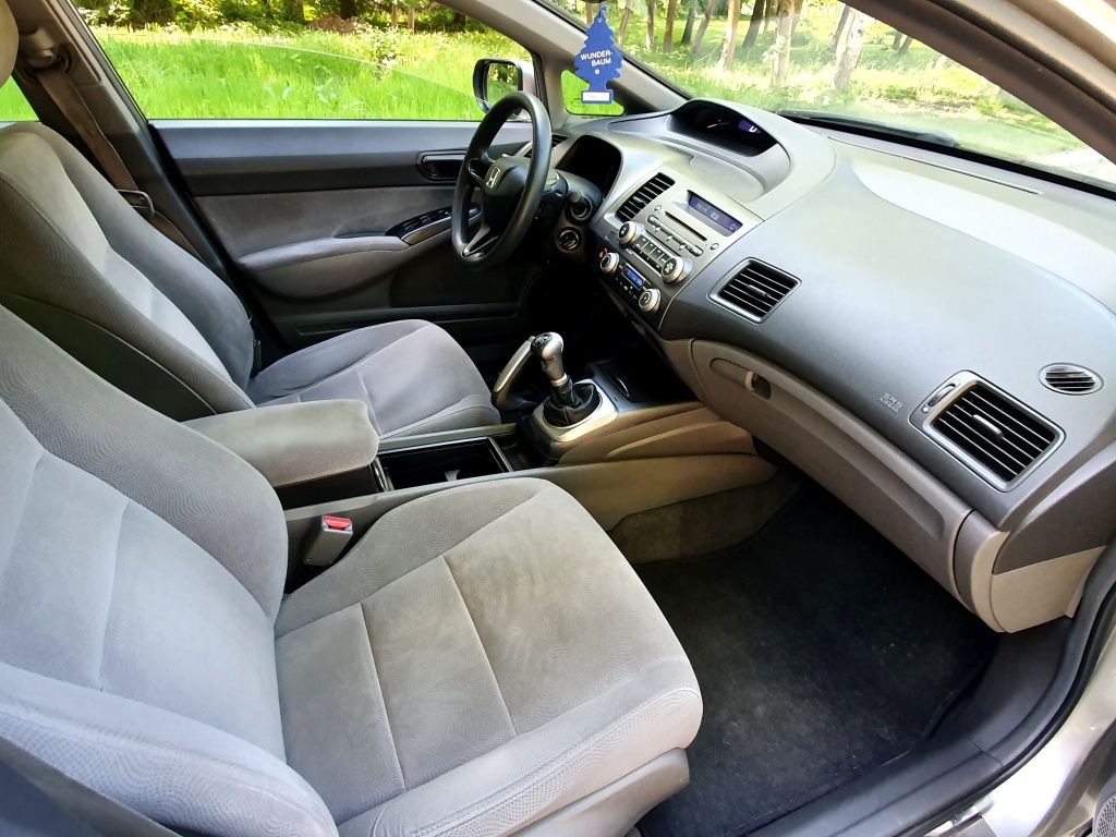 Honda Civic 1.8 i-VTEC * Sedan * 6 biegów * Salon PL * Zadbana !!