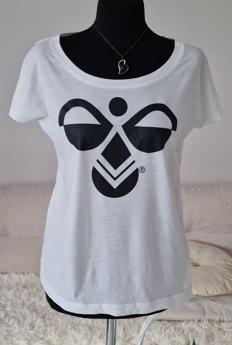 T- SHIRT z nadrukiem "Hummel".