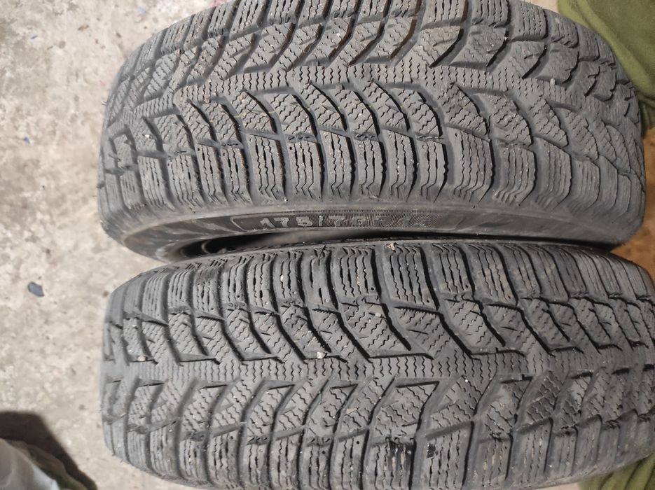 Продам 2 колеса в соборі.Резина і сезону не пройшла.