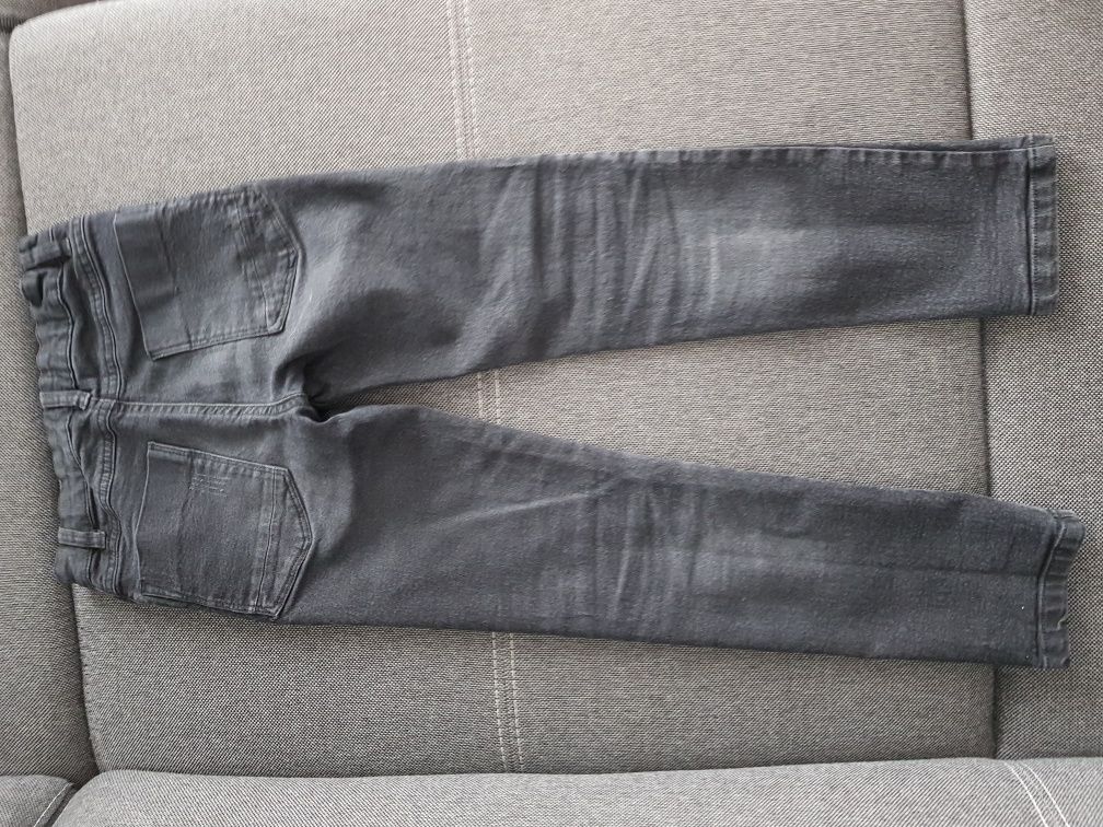 Spodnie jeans czarne 134 przetarcia