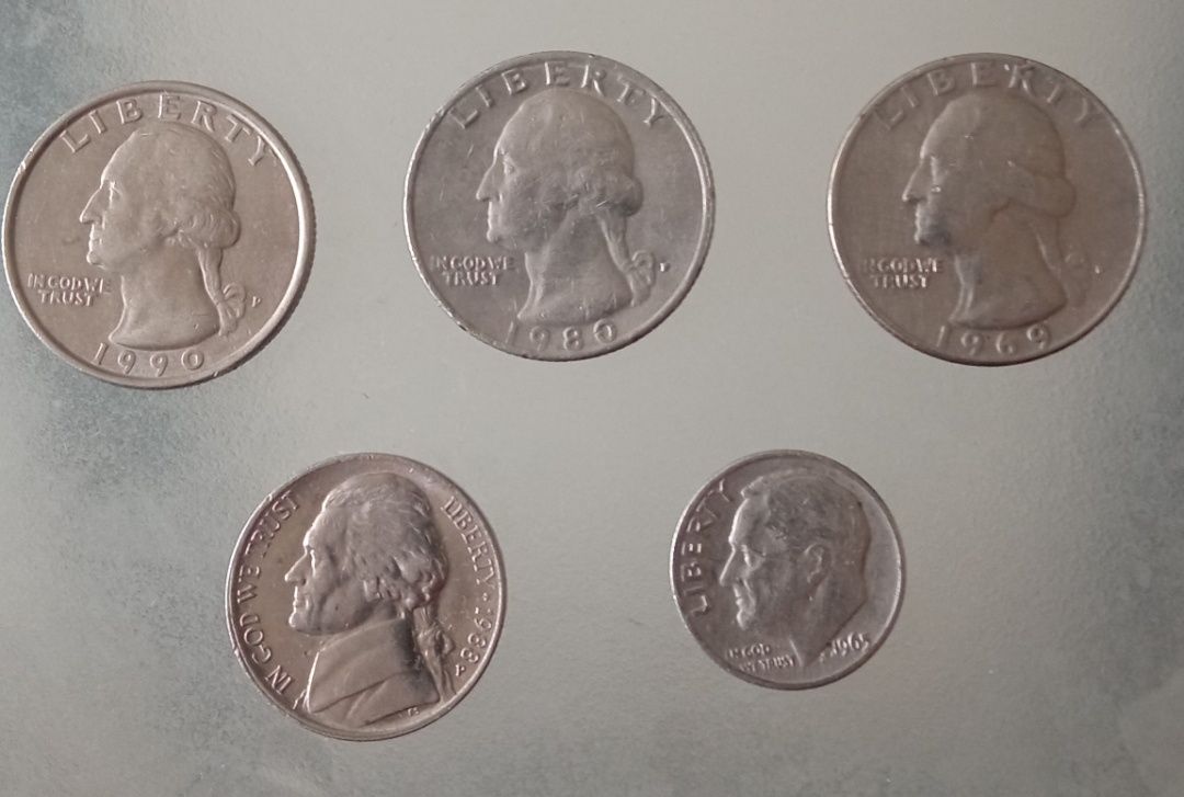 Монета 25 центов( три штуки) и 10 центов, 5 центов(,перевёртыши).