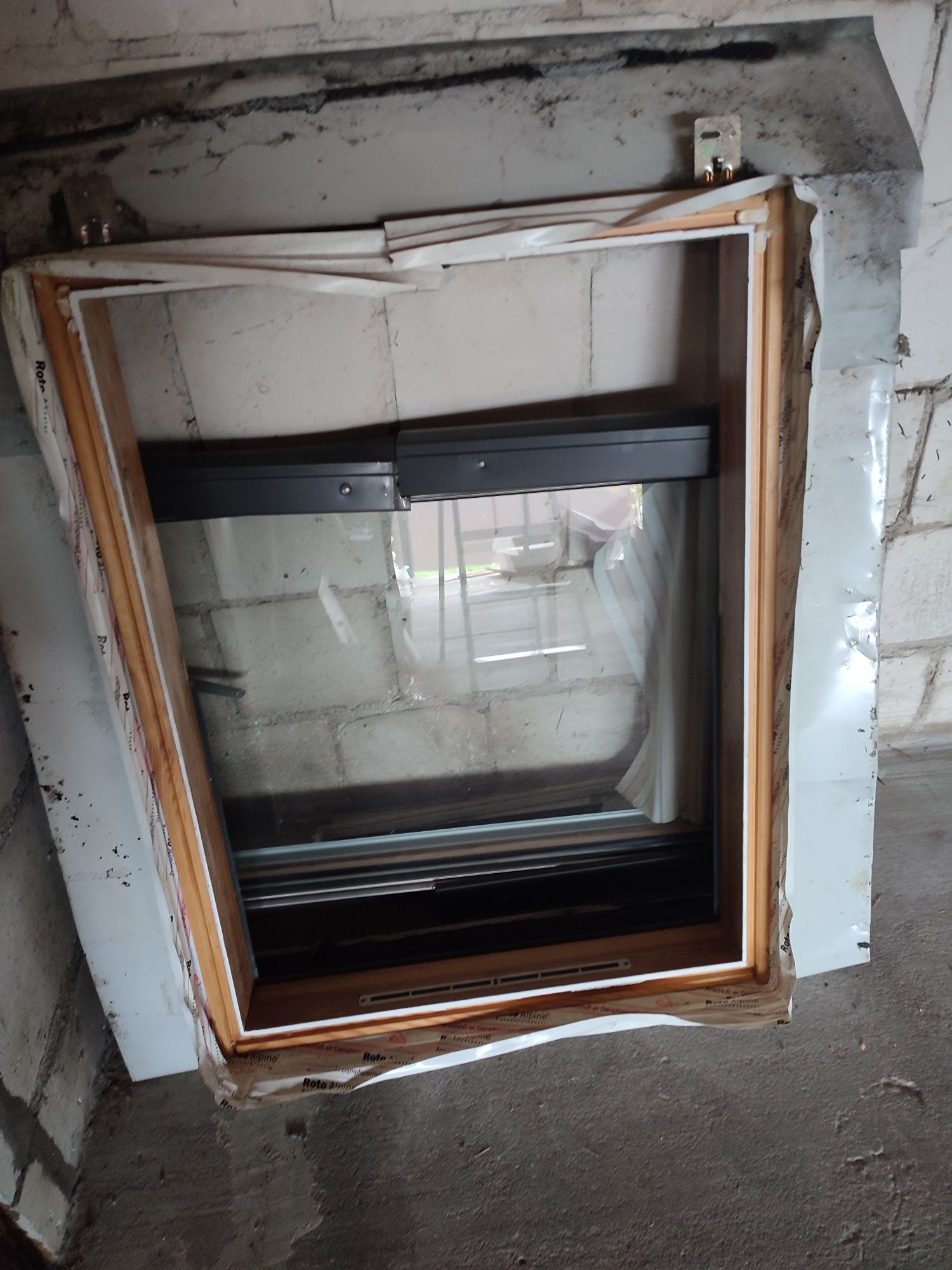 Okno dachowe drewniane ~75cmx105cm