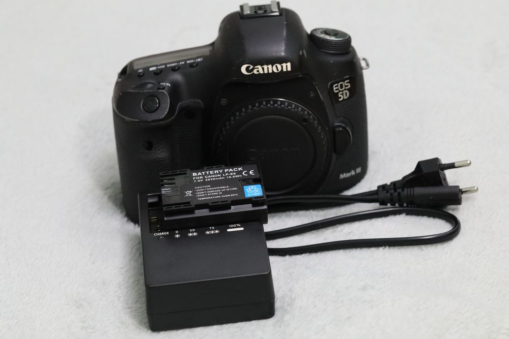 Фотоапарат Canon EOS 5D Mark III