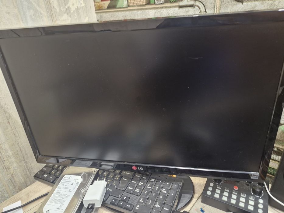 Монитор LG FLATRON 23EA53T-P