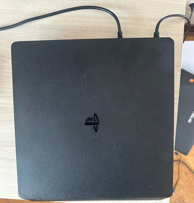 PS4 з двома джойстиками