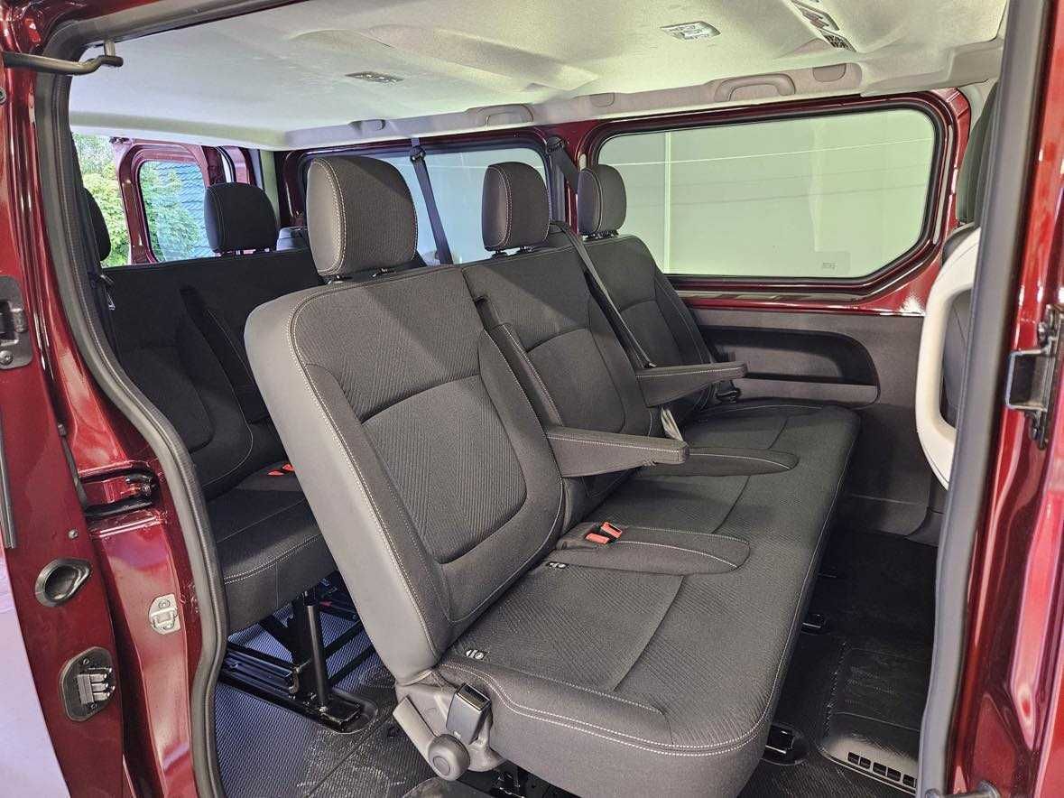 Wynajem busa 9 osobowego Renault Trafic long  2024r