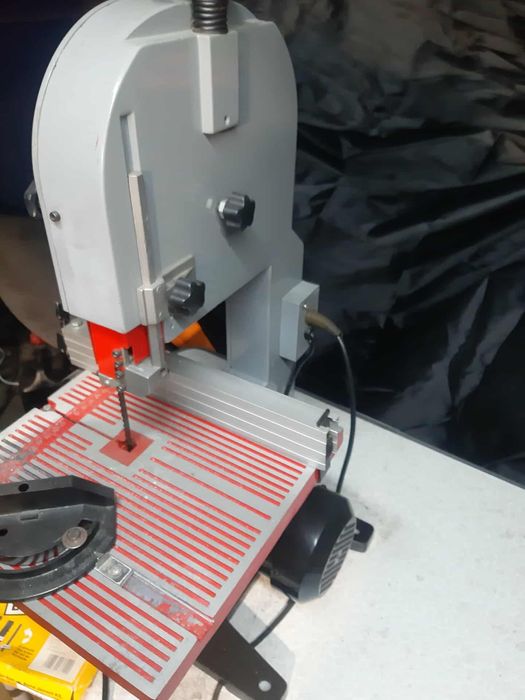 Piła taśmowa do drewna