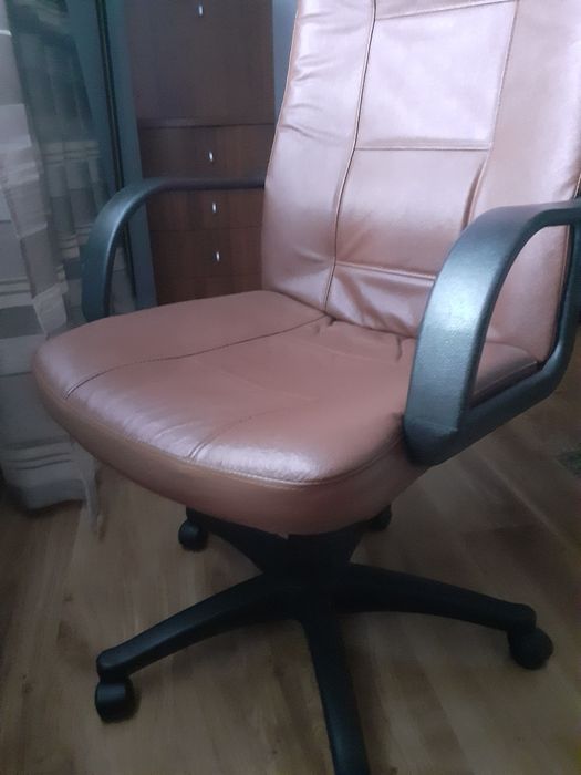 Fotel obrotowy,prawie nieużywany