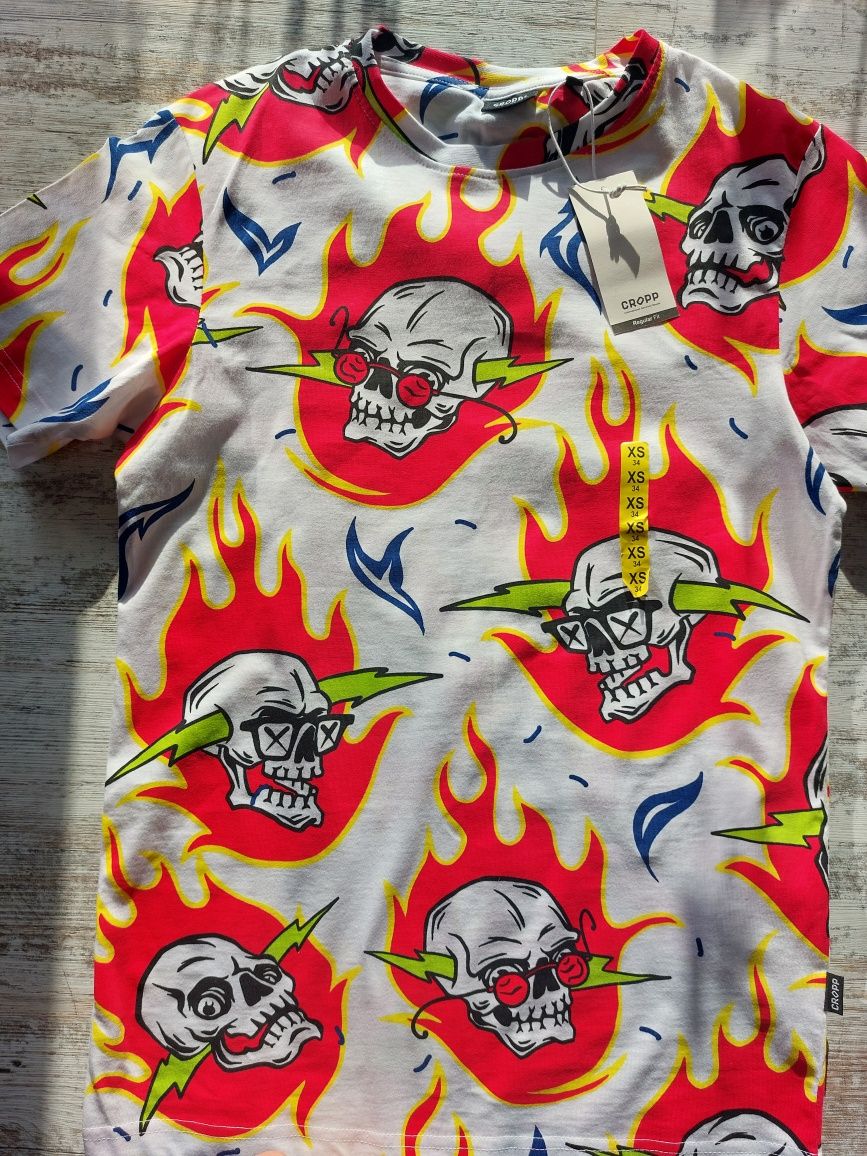 T-shirt Cropp koszulka w czaszki