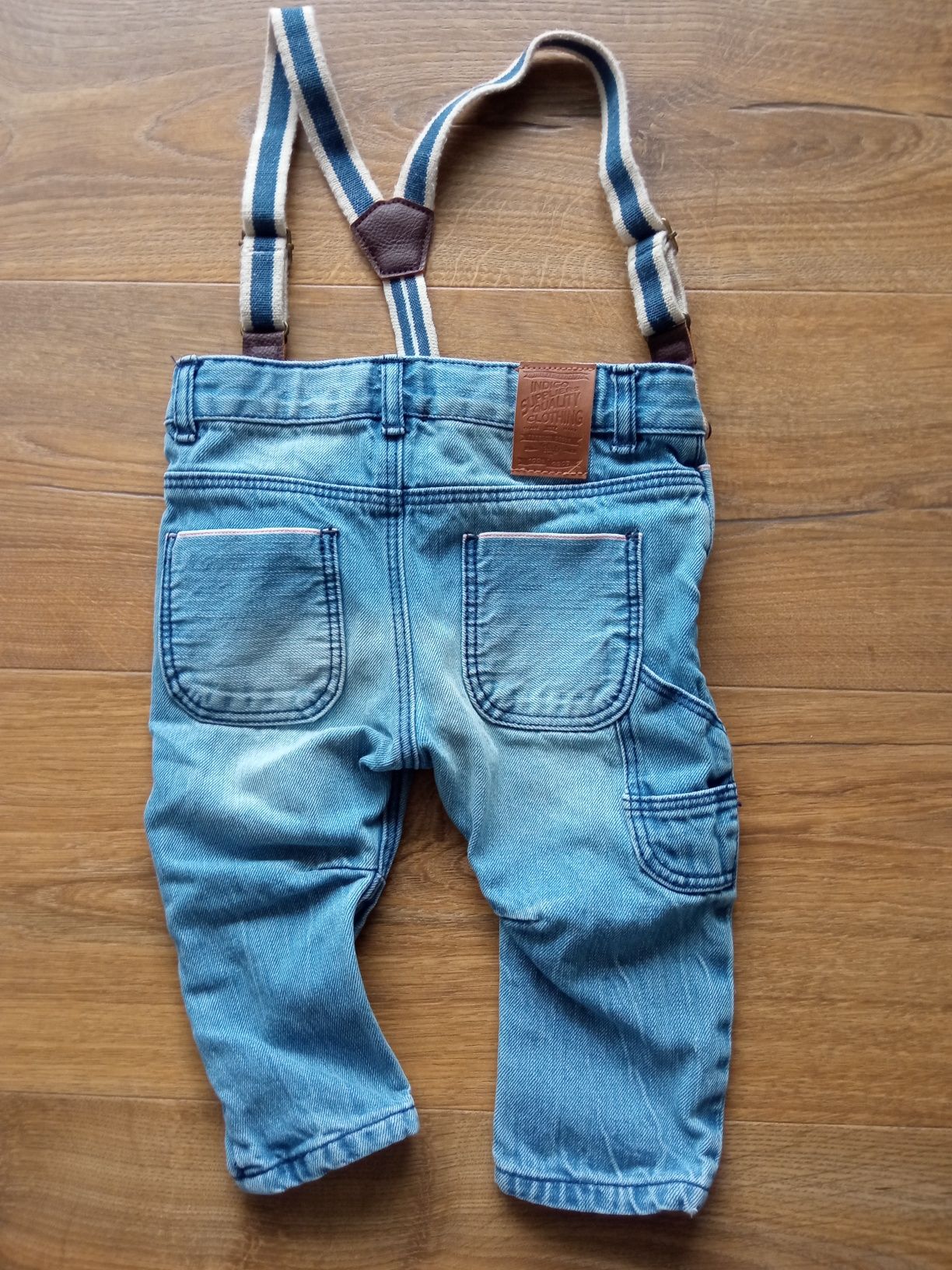 Spodnie jeansowe z szelkami zara