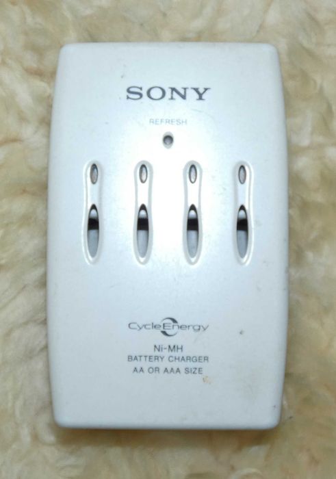 Зарядка Sony BCG-34HRE для Ni-MH, Ni-Cd аккумуляторов