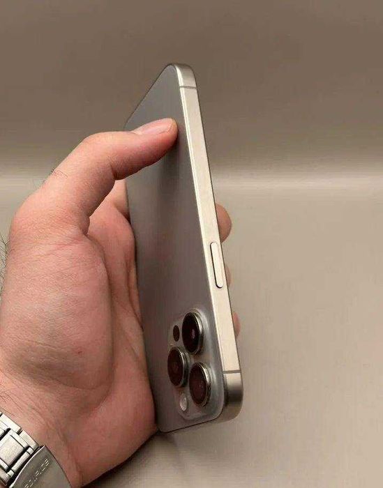 iPhone 15 Pro, 256 ГБ