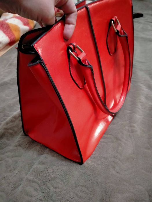 Сумка кожаная красная