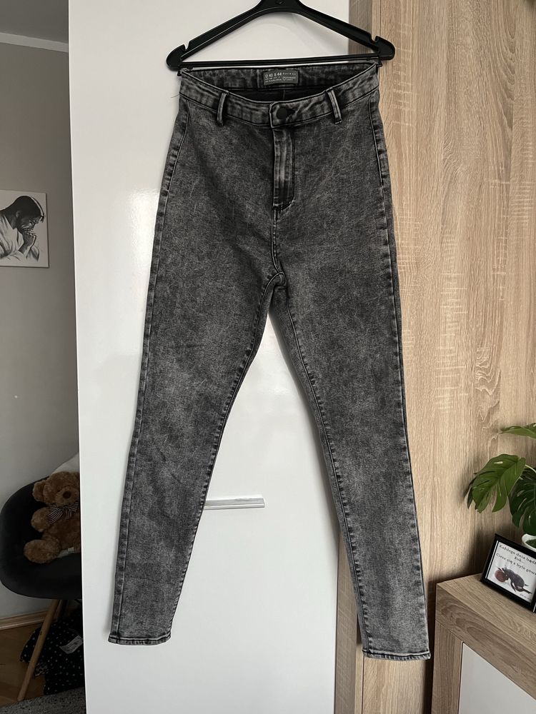 Grafitowe szare jeansy damskie Primark spodnie dżinsowe