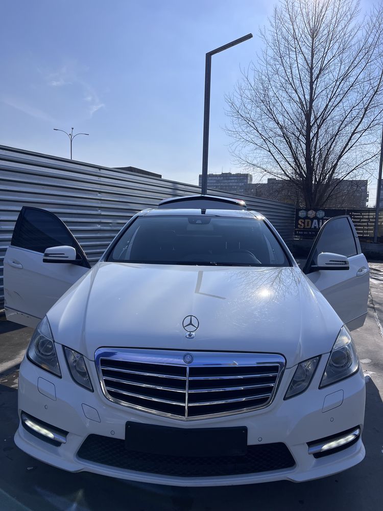 Mercedes-Benz e350 4-matic