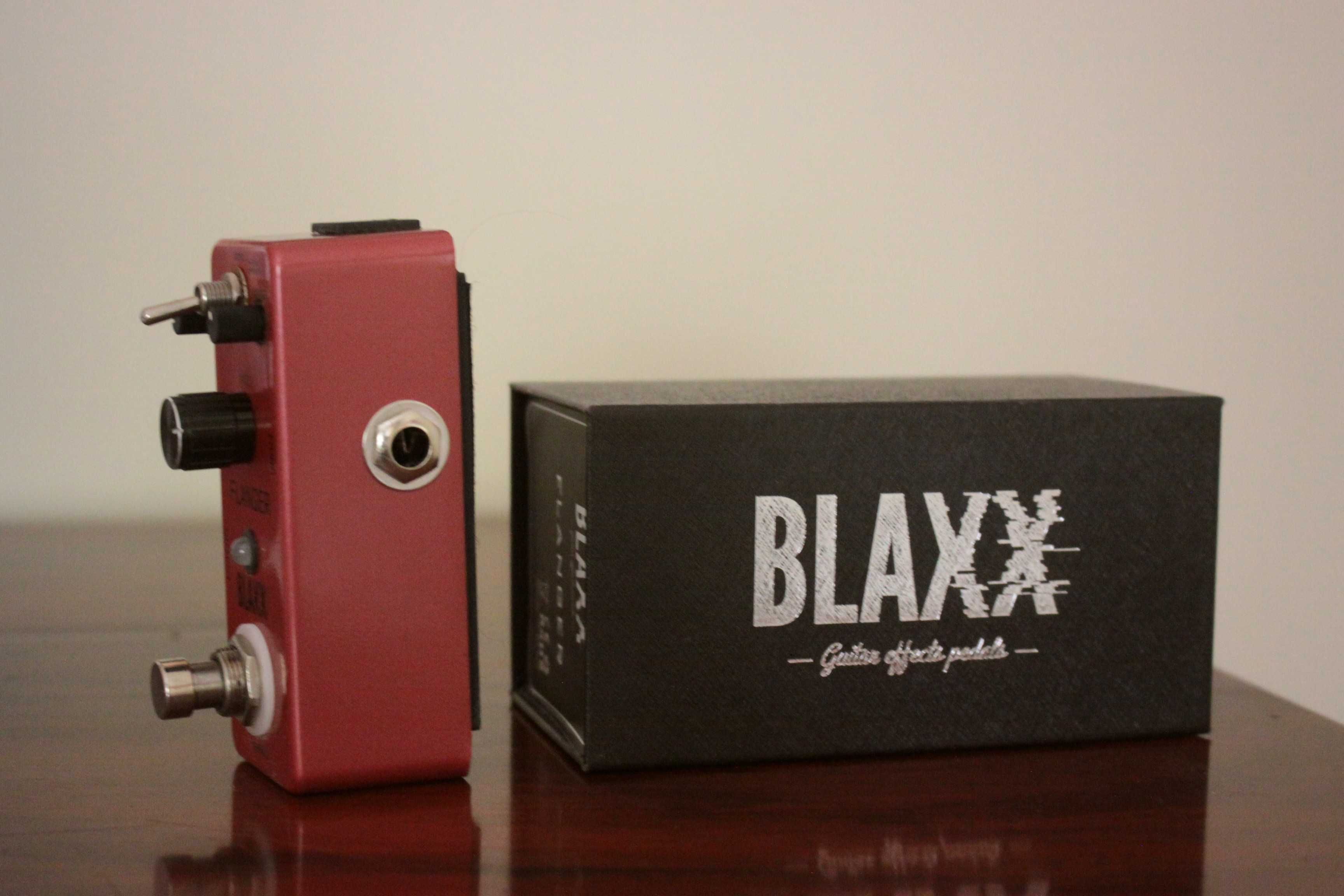 Pedal Flanger da Blaxx com caixa