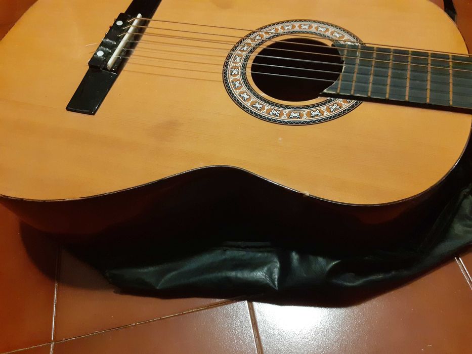 Guitarra acústica cataluña