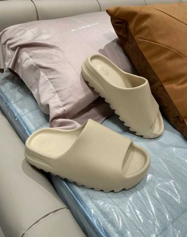 Moda NO.1*NoweAdidasYeezySlideWhite 39