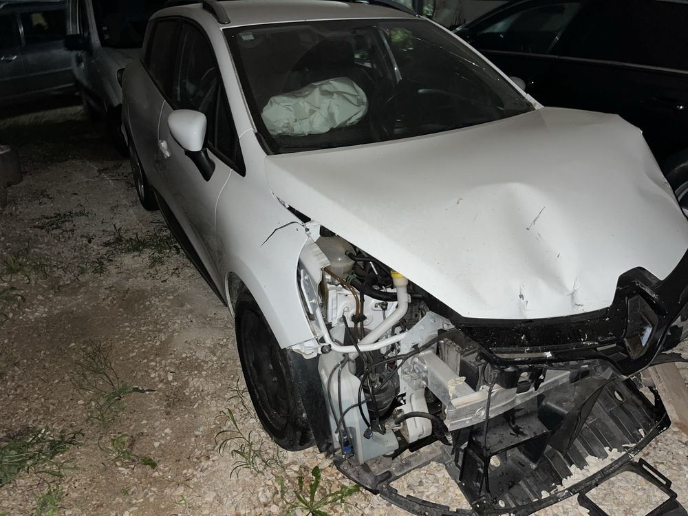 Renault Clio carrinha 1.5 dci salvado sinistrado 2015 c/material
