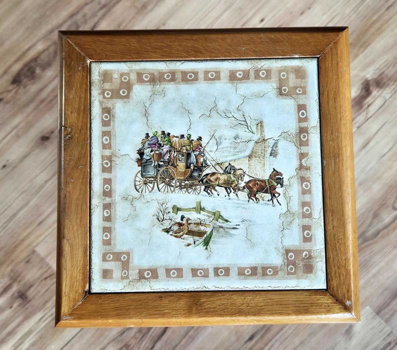 Dyliżans konie drewniany kwietnik słupek z ceramiczną scenką vintage