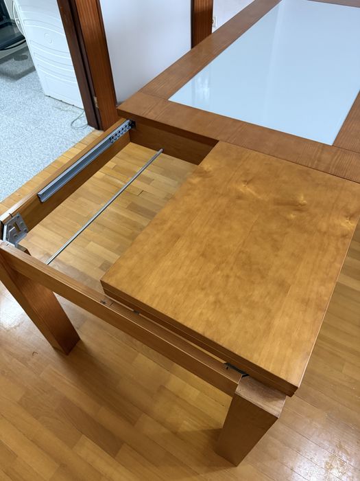 Mesa de jantar extensível com tampo de vidro