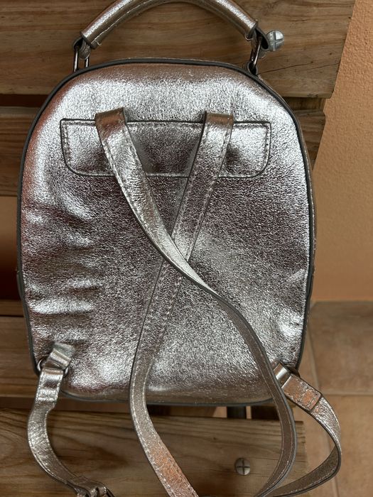 Vendo mochila prateada