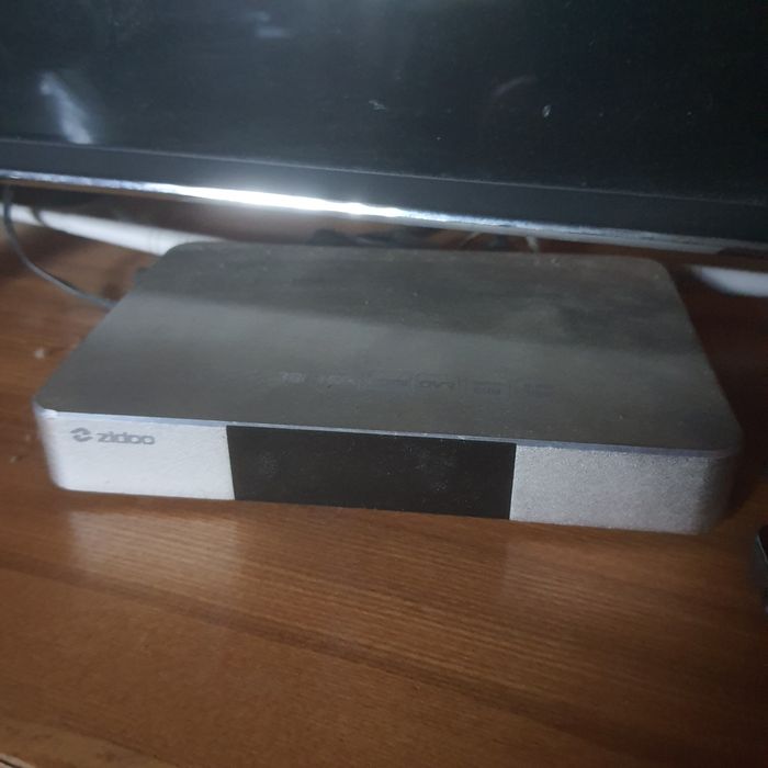 Продам андроид тв приставку zidoo z9x
