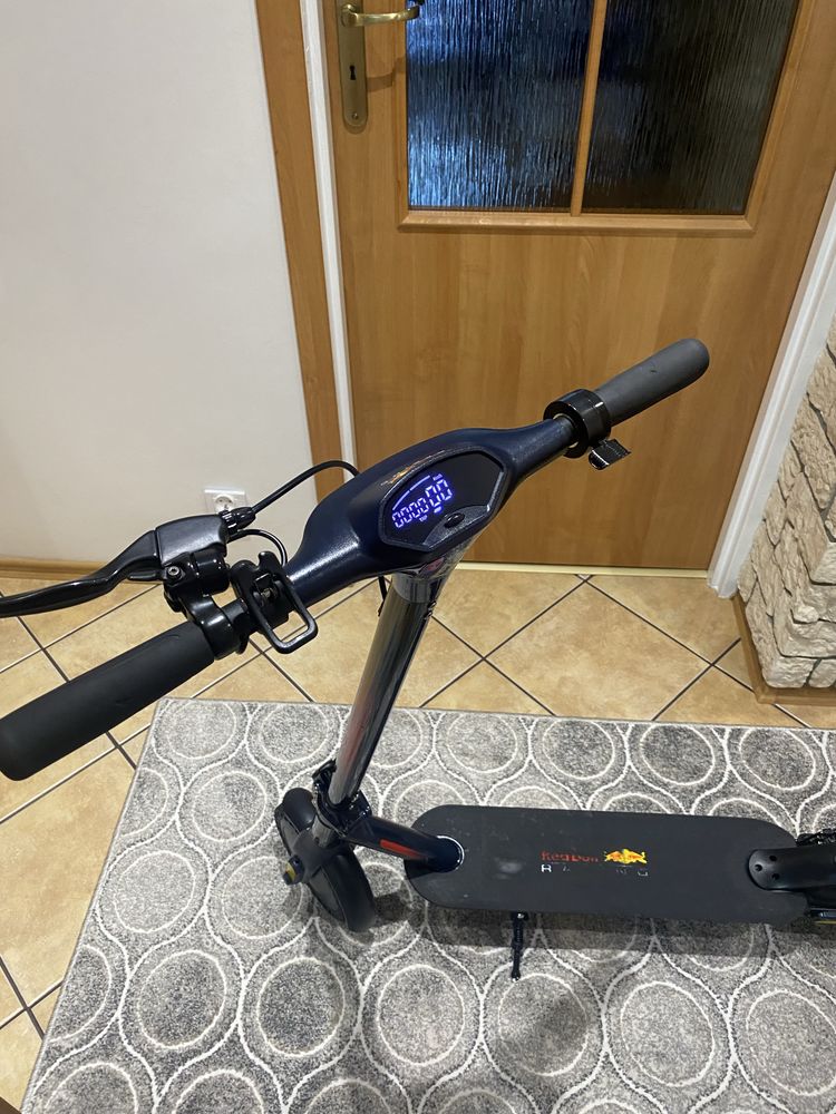 Hulajnoga elektryczna red bull