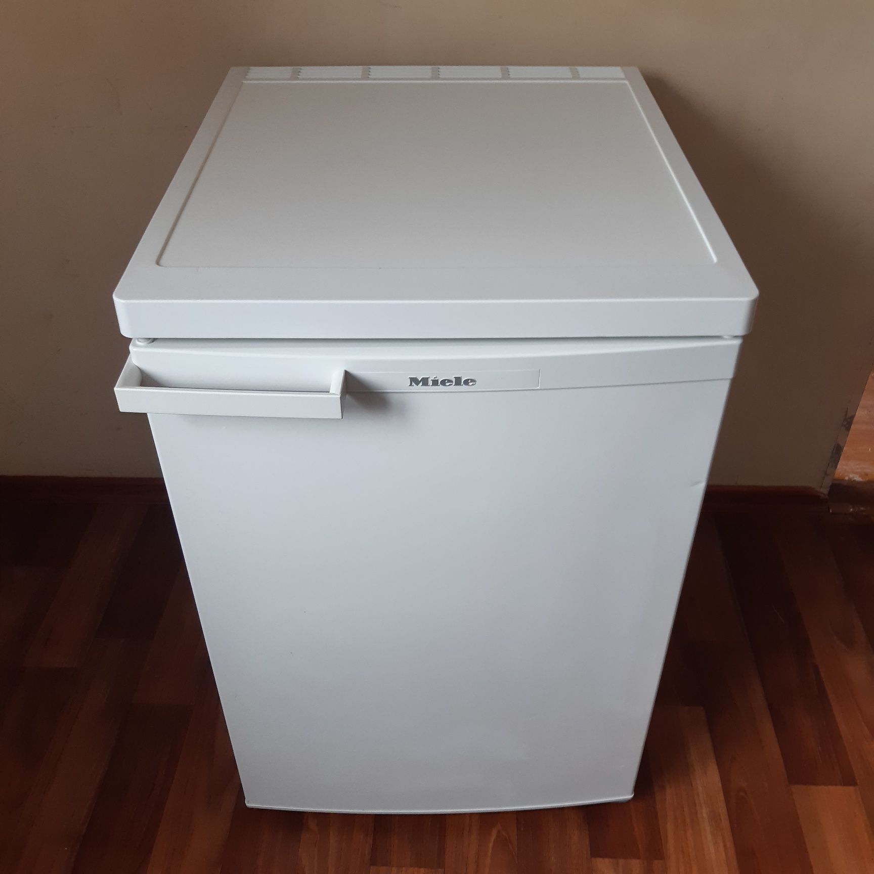 Холодильник Miele, 85 см