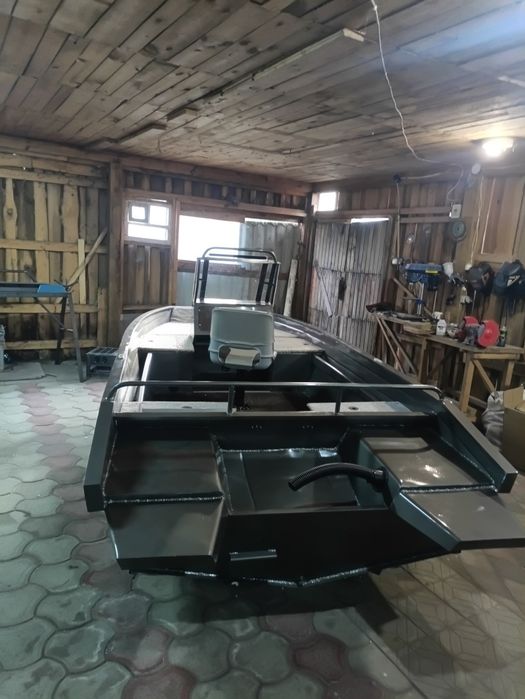 Продам моторний човен